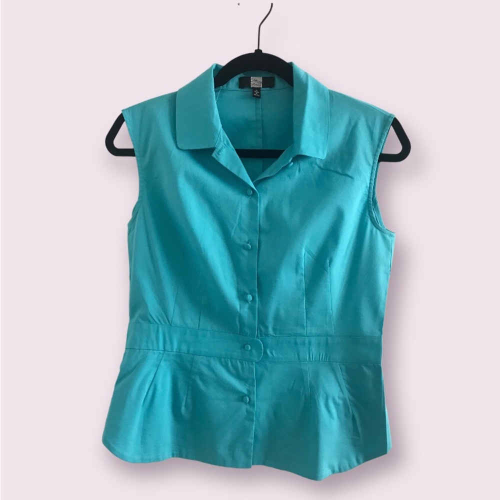 Saks Fifth Avenue Blue Sleeveless Button-down top